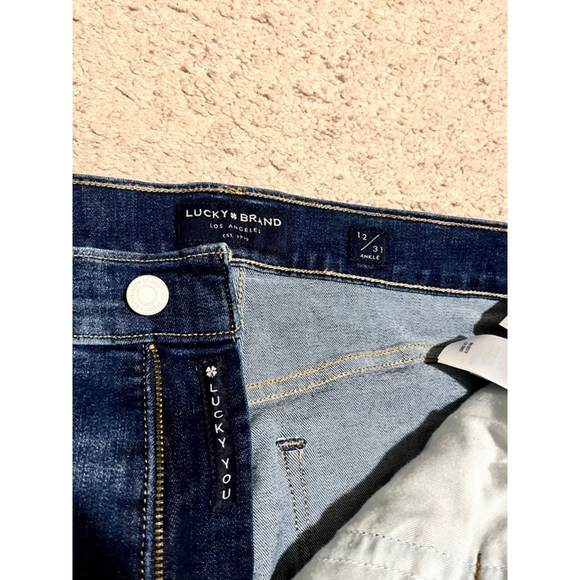 Women's Lucky Brand Jeans Size 12/31 Blue Denim - Picture 3 of 3